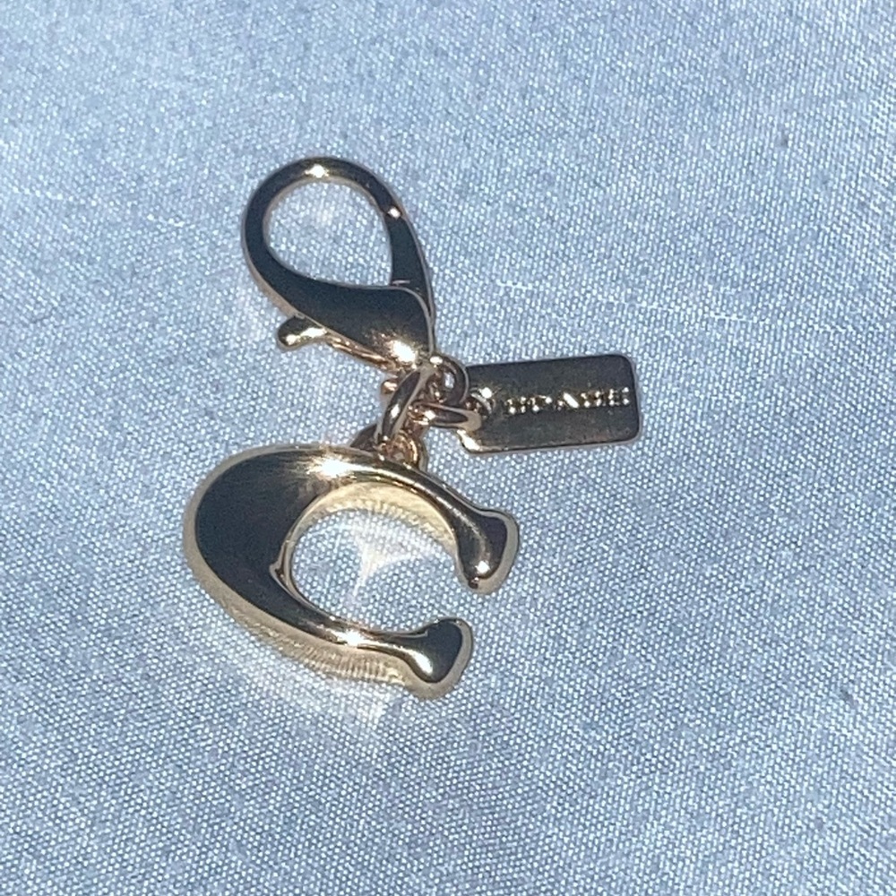 Coach Gold 'C' Charm Key Clip - Picture 4 of 4